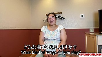 Gadis gemuk bercakap tentang pengalaman bercinta dan kehidupan seharian Jepun dengan pantat besar menjadi telanjang. BBW Nagisa 1 OSAKAPORN