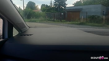Deutsche Türkin Farah mit fetten Naturtitten von 2 jungen Typen im Auto gevögelt