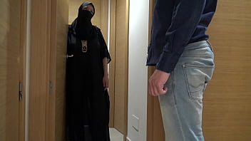 Arab wife fucking her plumber in her London apartment