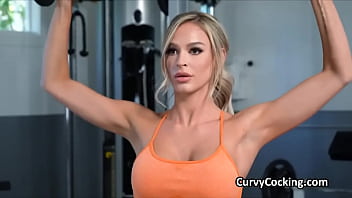 Sucked by horny bigtit at the gym