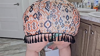I can’t believe I took off my panty for stranger - thick ass Milf flashed flashes big booty in public - fat ass